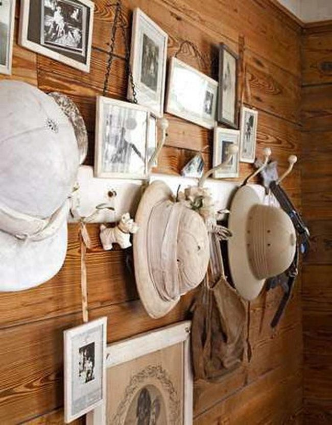 Wooden Walls, Vintage Frames, Character