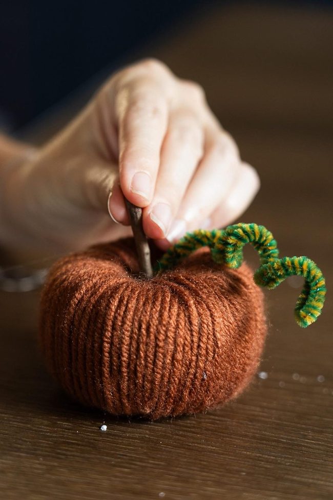 Yarn-Wrapped Autumn Pumpkins