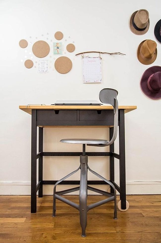 Light Wood Desk, Black Legs