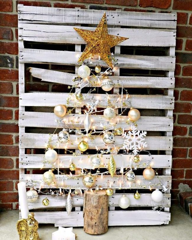 Golden Star Red Brick Christmas