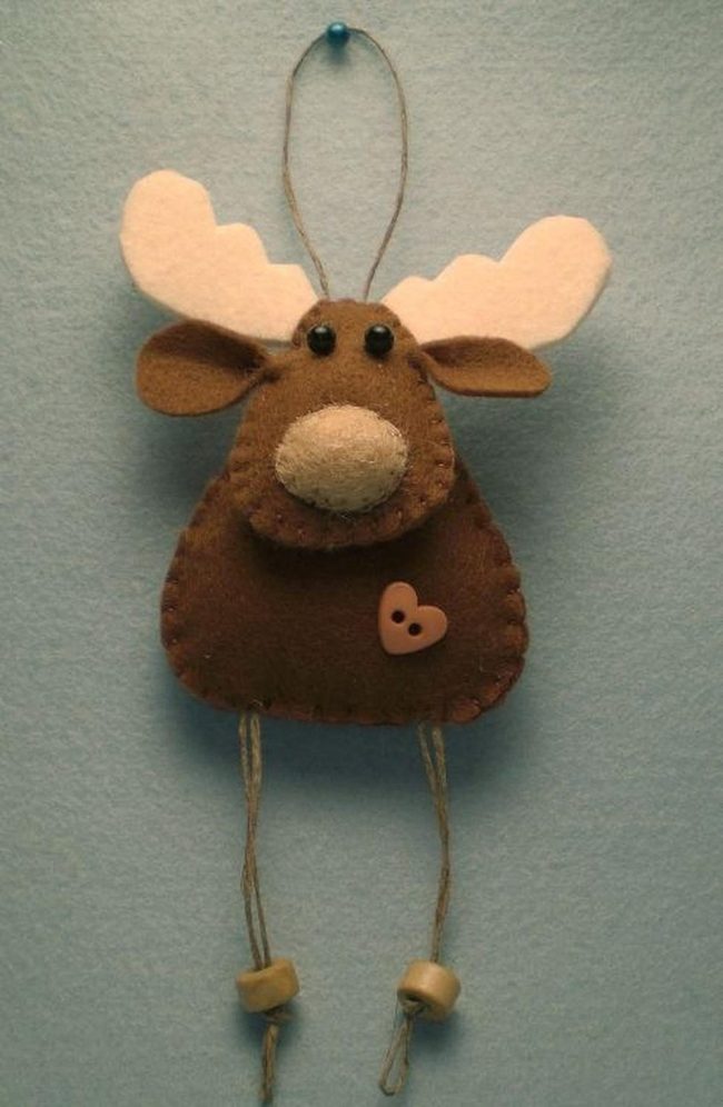 Brown Felt Reindeer With Swinging Beads