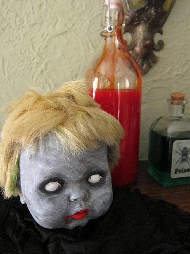 Pale Dolls Red Lips Green