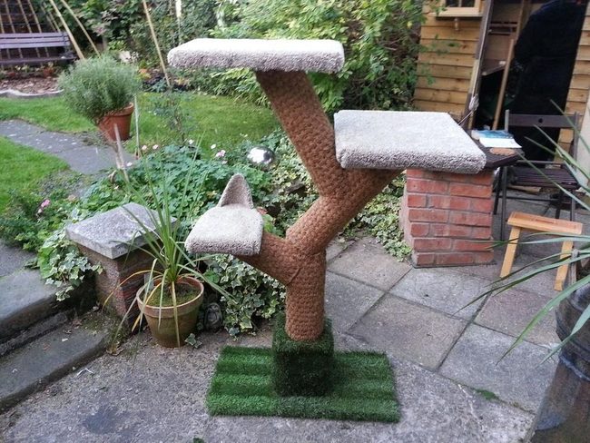 Brown Rope Garden Tower
