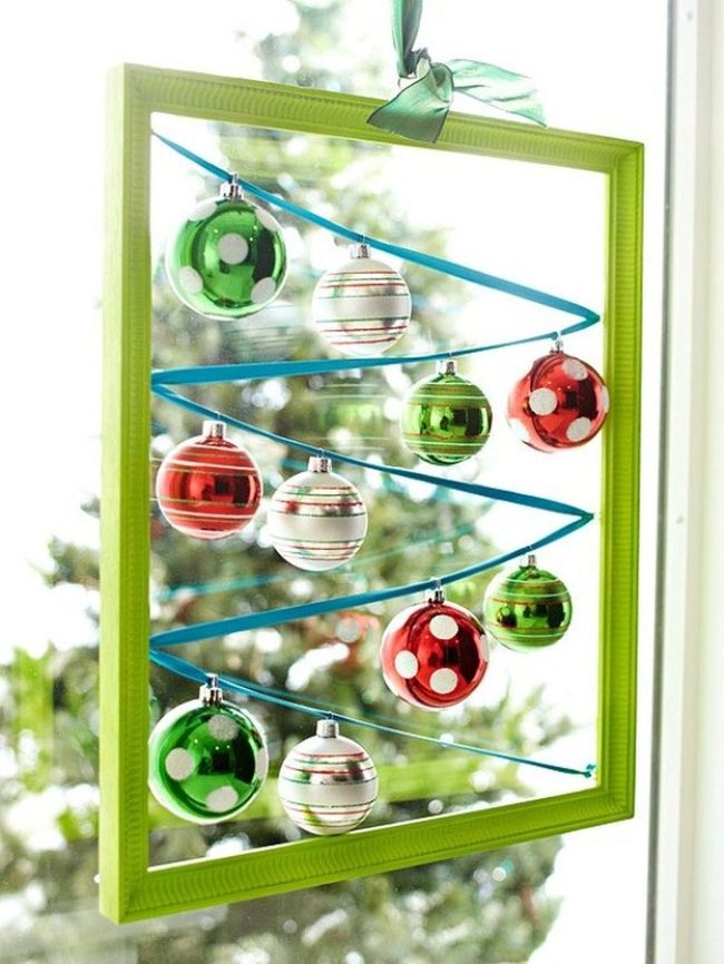 Green Frame Hanging Ornament Display