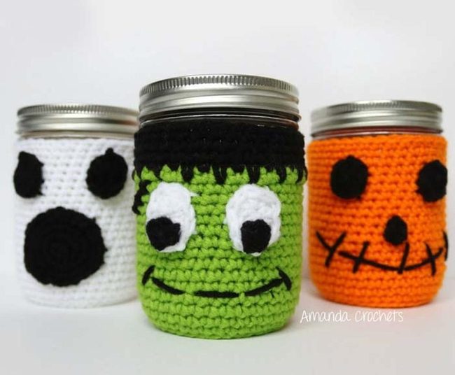 Yarn-Wrapped Halloween Jars