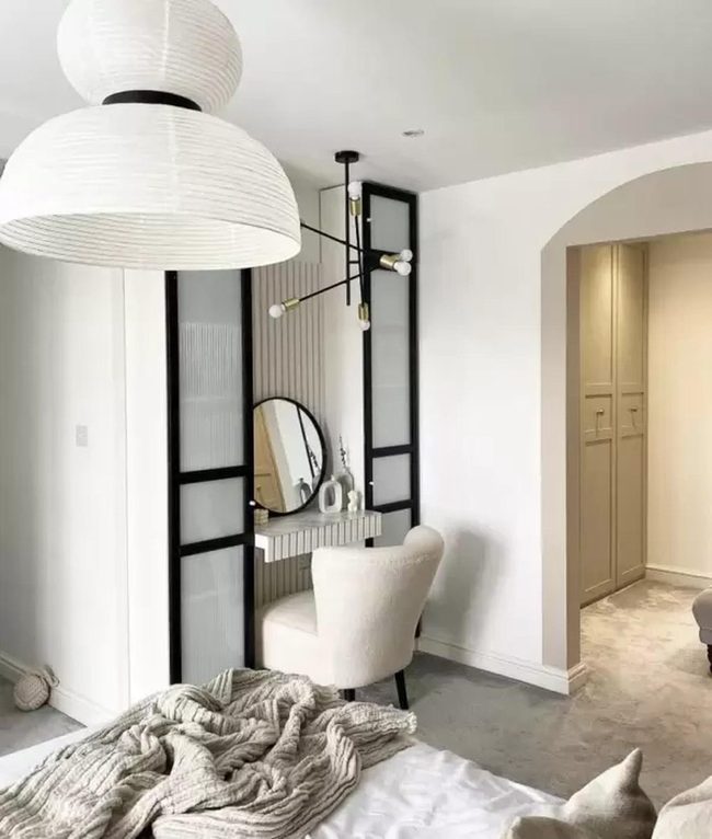 Black And White Vertical Dressing Station