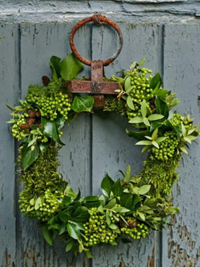 Green Wreath, Gray Door