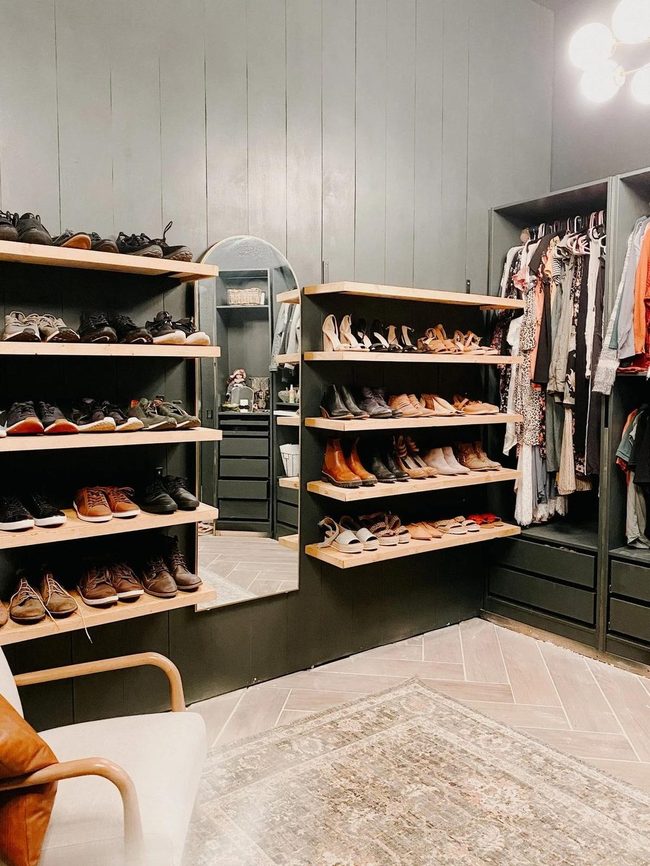 Caramel Herringbone Closet Floor Statement