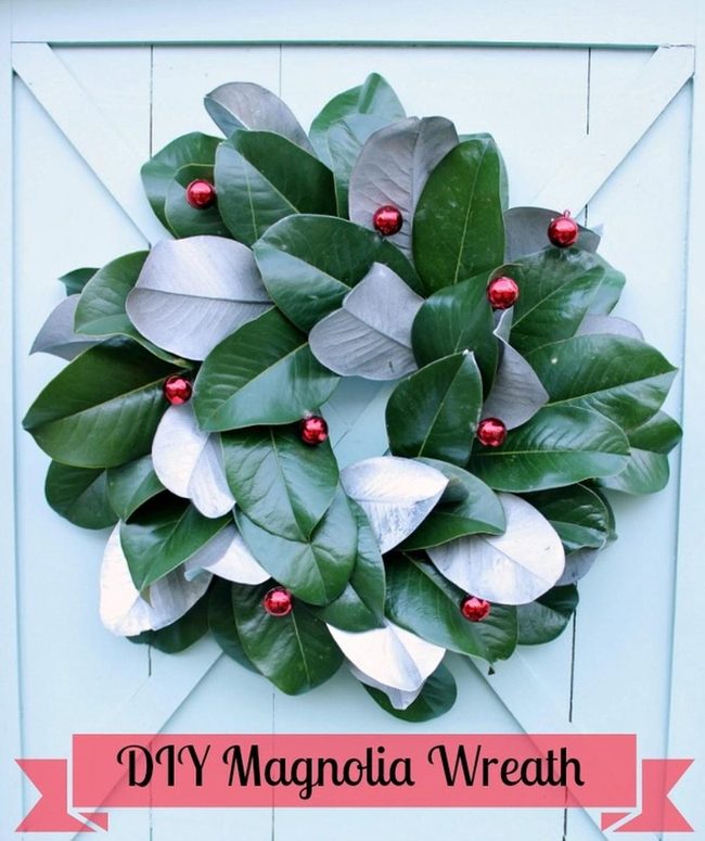 White Leaves, Red Berries, Green Wreath