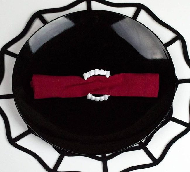 Black Plates, Vampire Fangs