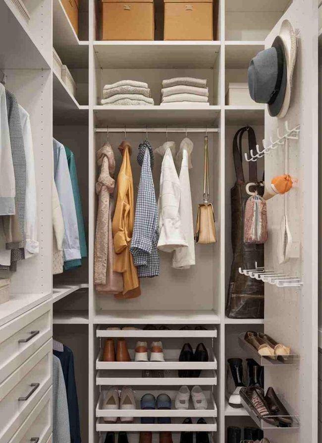 Vertical Organizer Maximizes Small Spaces