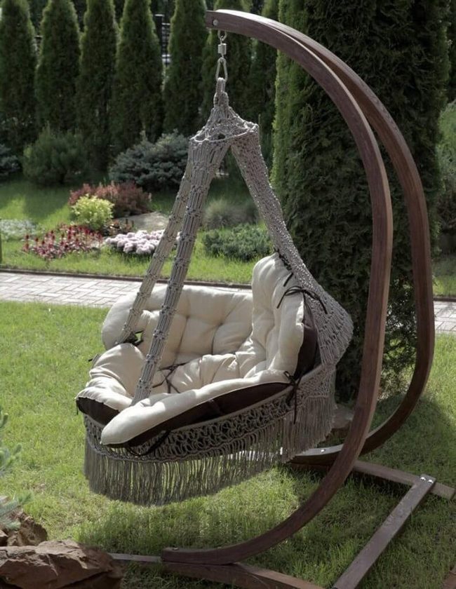 Wooden Rope Swing Centerpiece