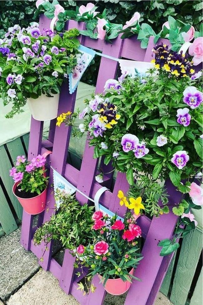 Cascading Flower Wall Pallet