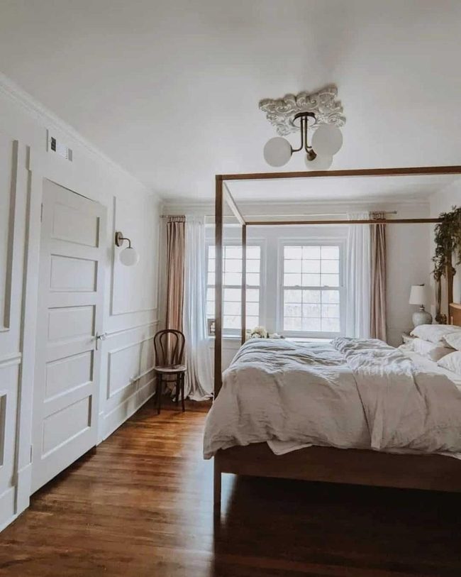 Wooden Beams, Neutral Canopy Bed