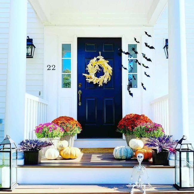Yellow Corn Husks Black Doors