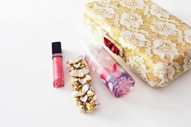 Gold Lace Clutch Statement