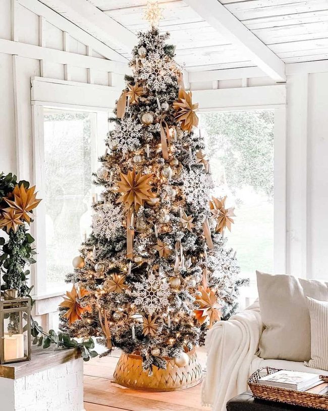 Gold Snowflake Farmhouse Elegance
