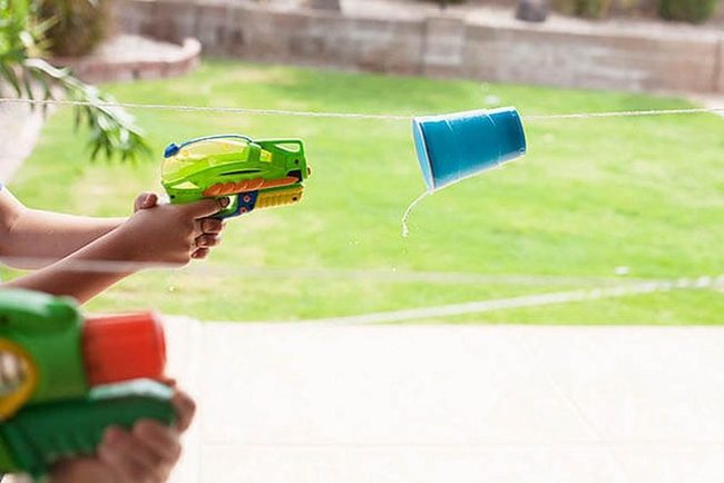 Water Gun Cup Knock Race