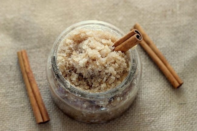 Brown Sugar Crystals With Cinnamon