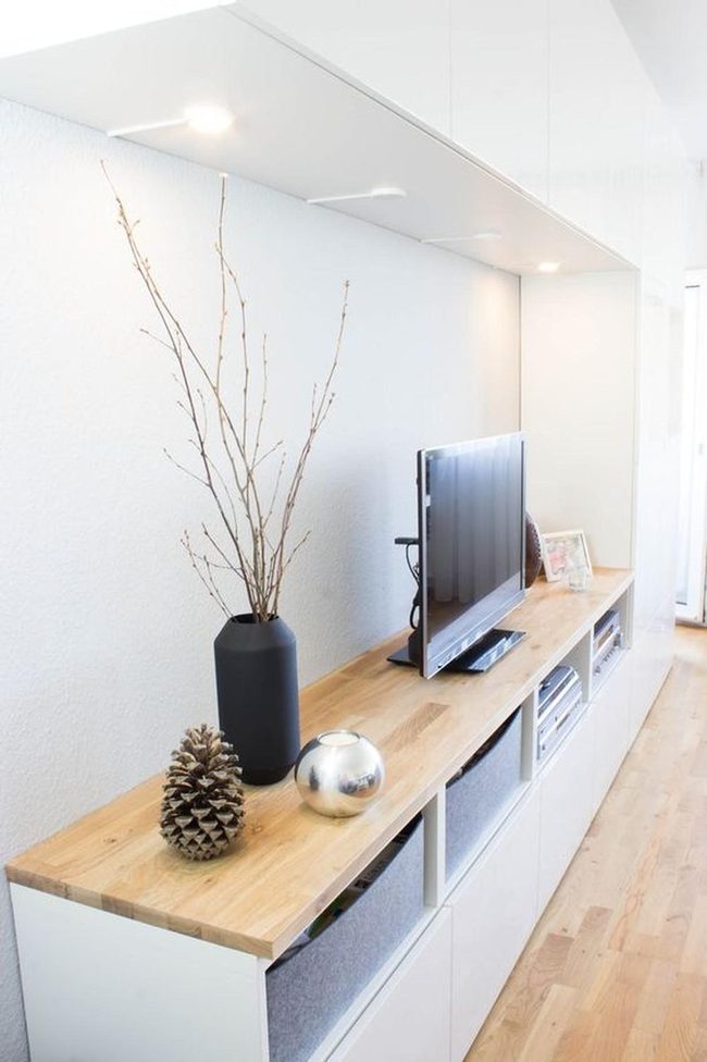 Light Wood Minimalism, Black Accents
