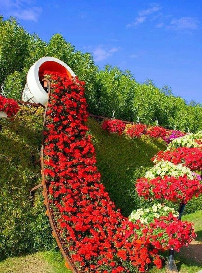 Tilted Pot Red Cascade