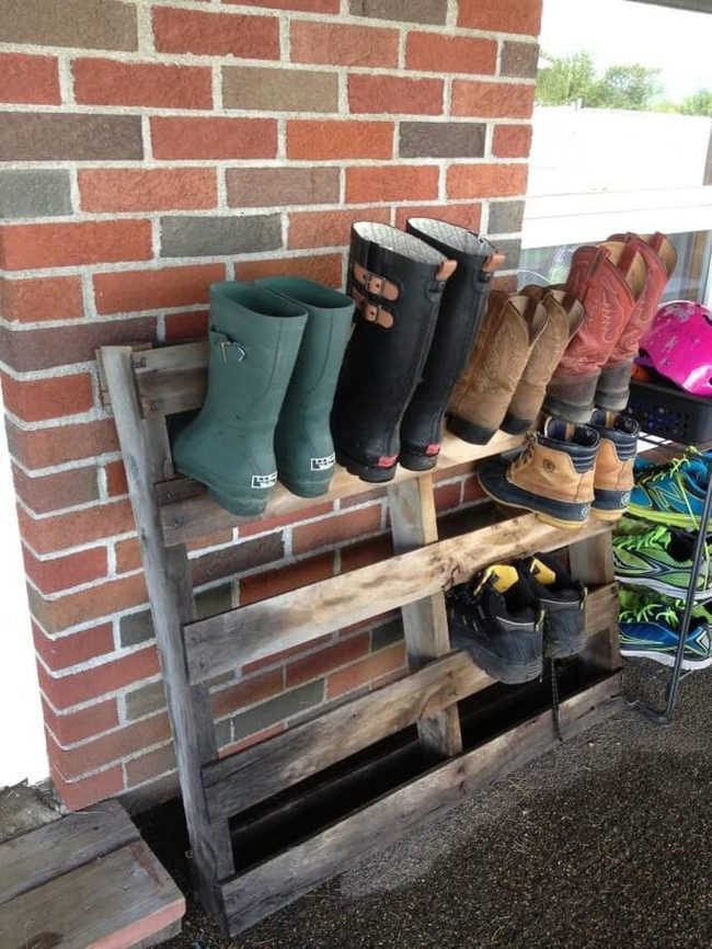 Leaning Pallet Wood Shoe Rack