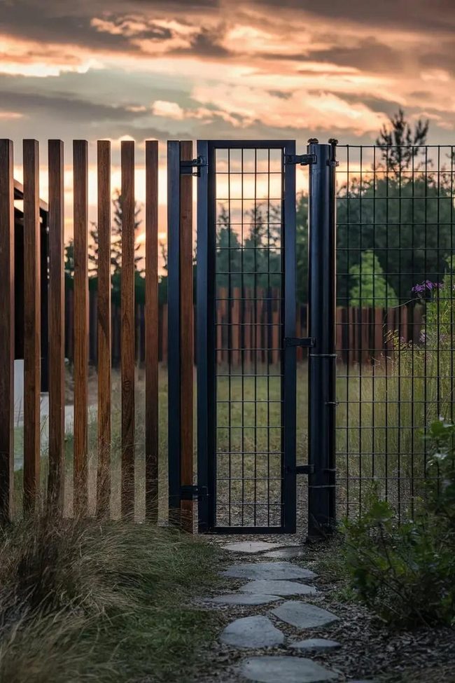 Metallic Posts With Warm Maple Slats