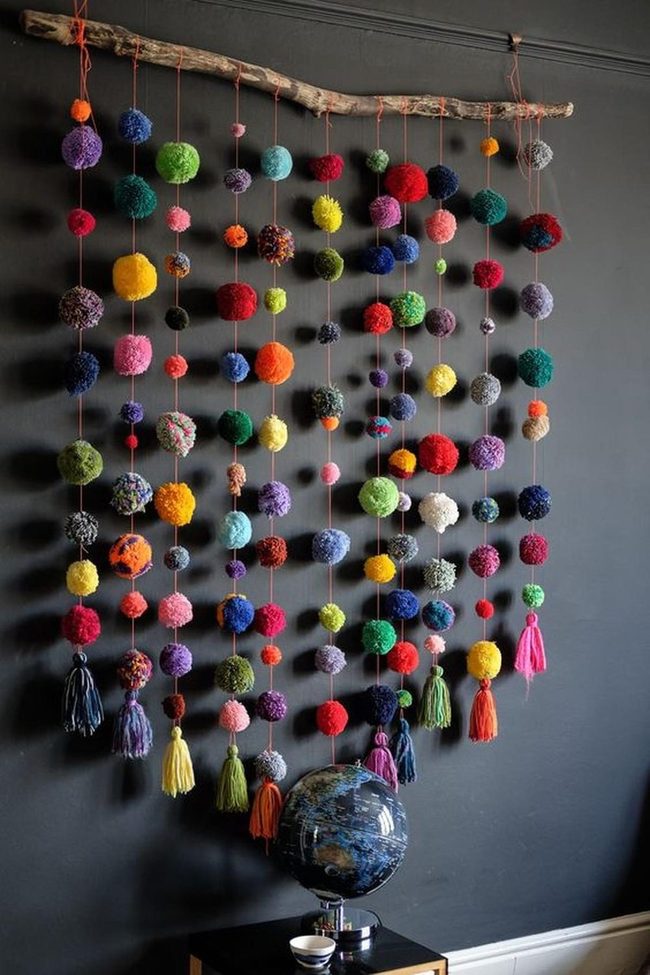 Fluffy Pom Pom Branch Wall