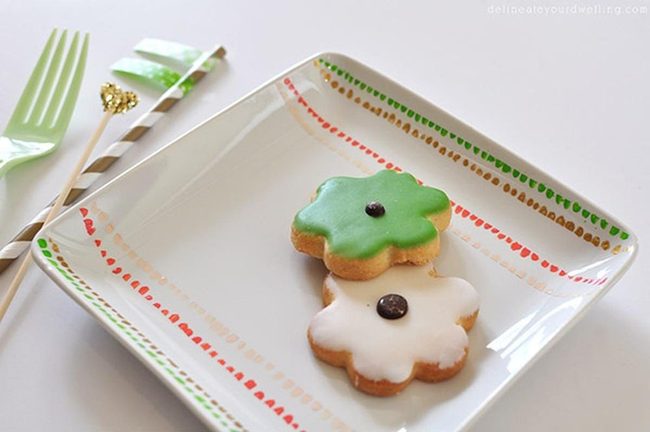 Flower Cookies Striped Plate Red
