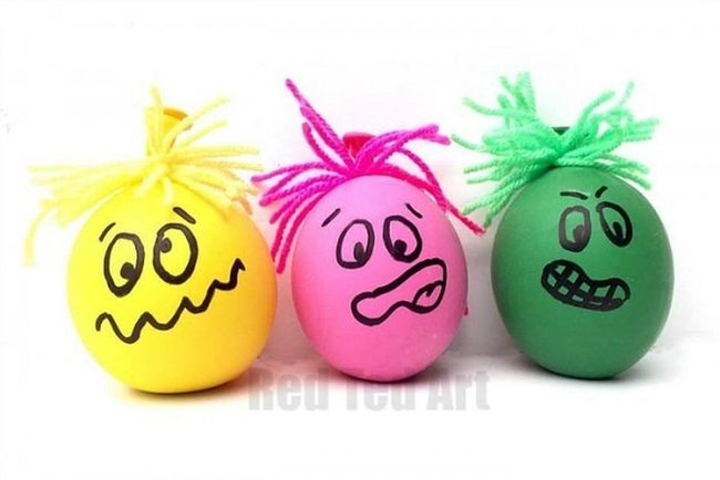 Colorful Yarn-Spiked Egg Faces