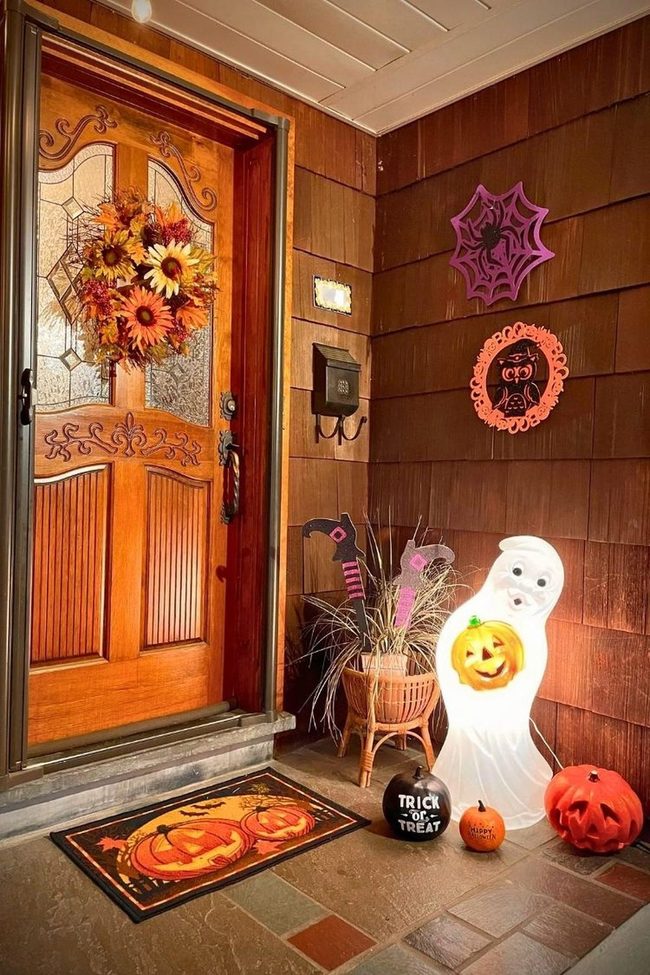 Glowing Ghost Porch Greeting