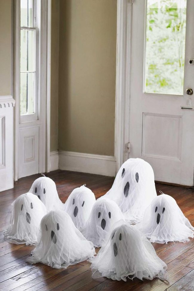 White Felt Ghosts, Spooky Entryway