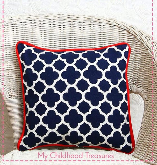 Piped Pillows Sharp Contrast