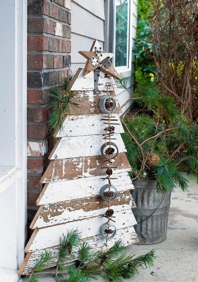 Weathered Wood Christmas Tree