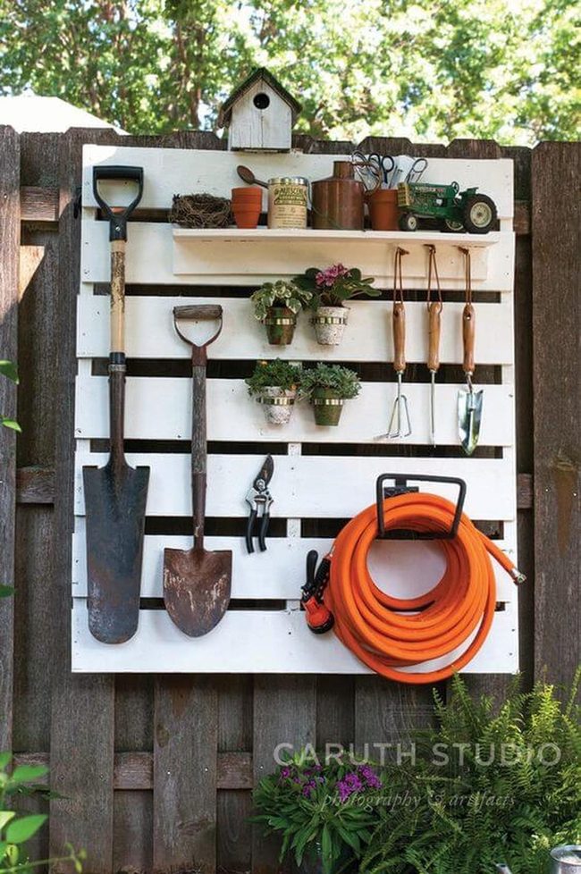 White Pallet Garden Wall