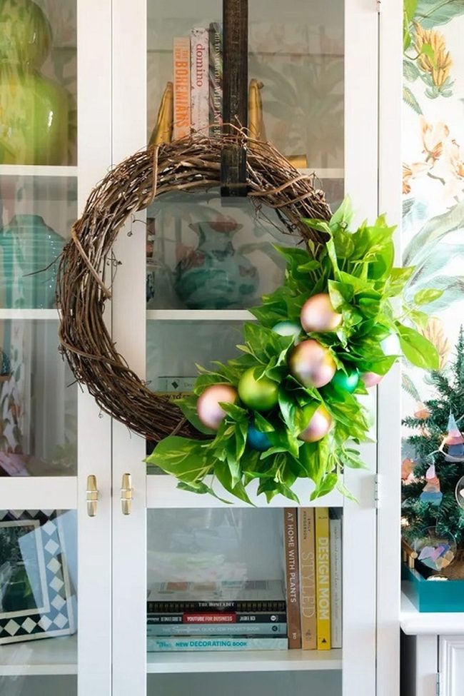 Green Vines, Glimmering Baubles