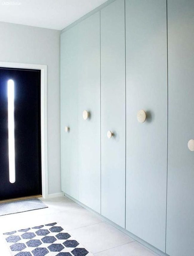 Dark Door, Light Walls