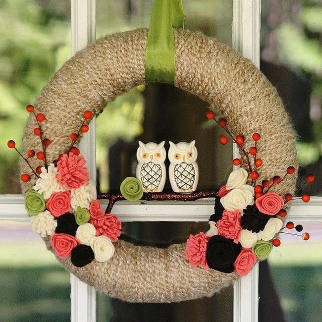 Red Berry Wreath With Perched Owls