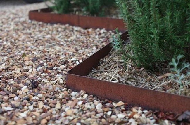 Metallic Borders, Gravel Flow