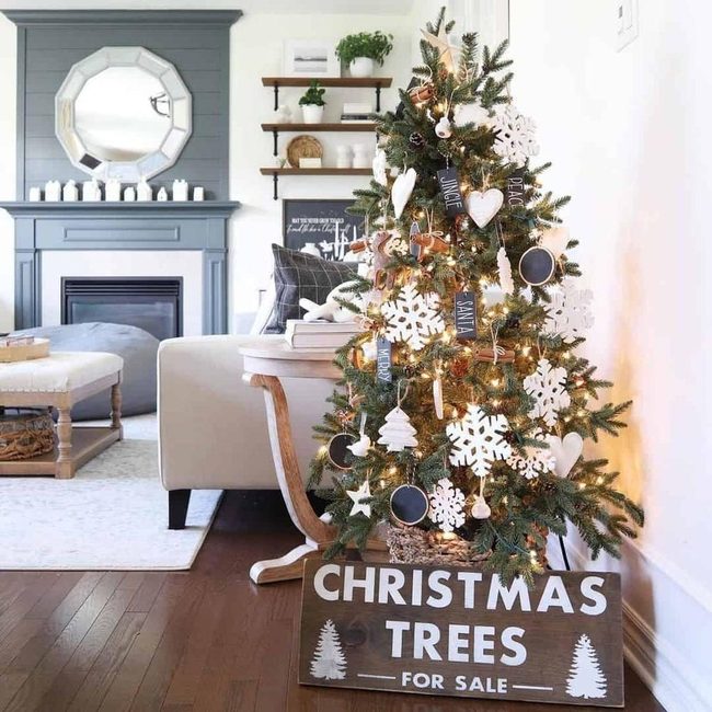 Gold Snowflake Christmas Tree