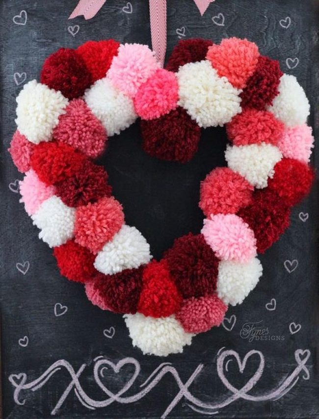 Fluffy Pom-Pom Hearts Red