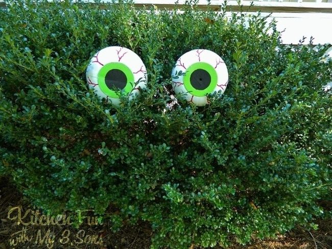 Green-Eyed Paper Mask Art