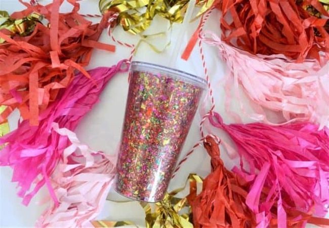 Glitter-Filled Party Cups Gold