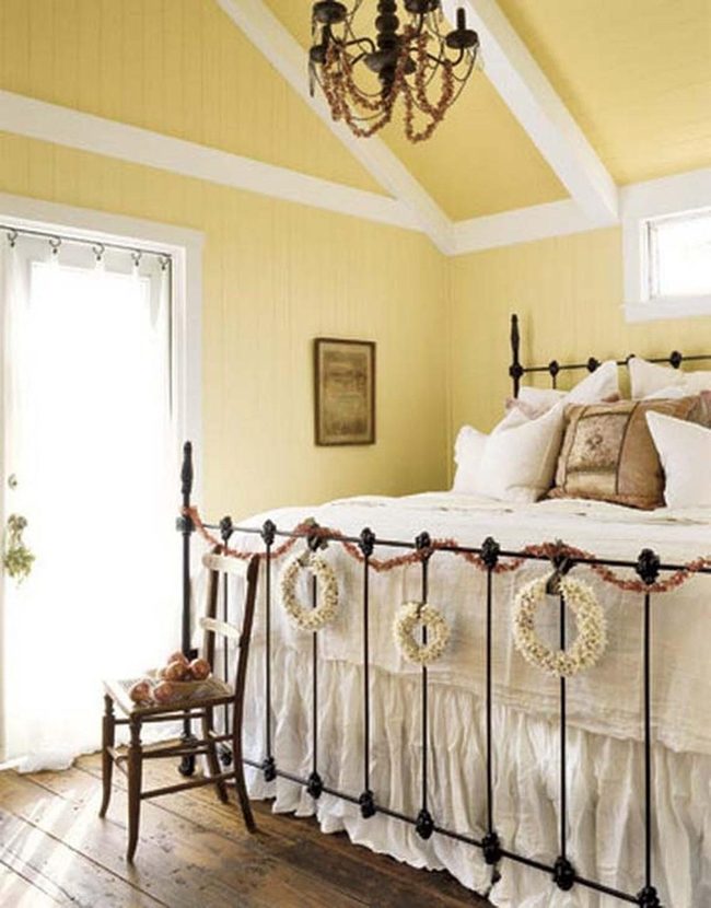 Burlap Garland Metal Bedroom