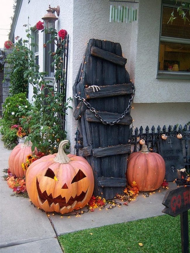 Upright Coffin Pallet Display