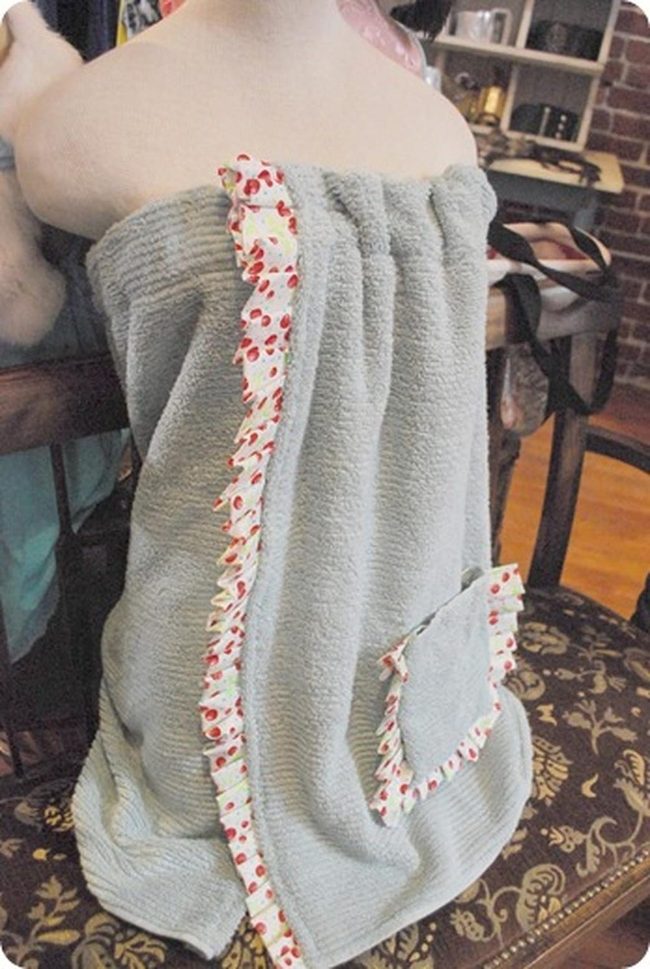 Ruffled Blue Towels Red Dots