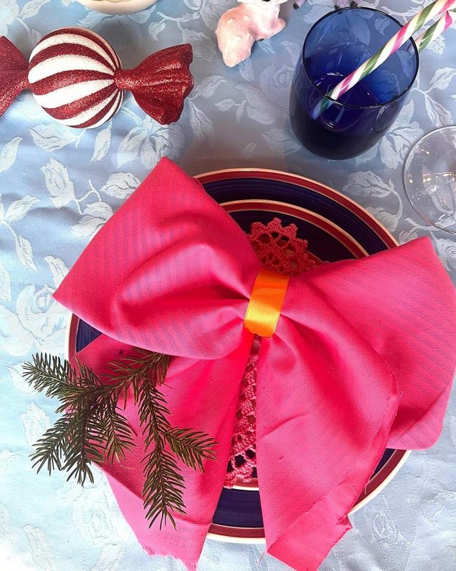Pink Bow Table Statement