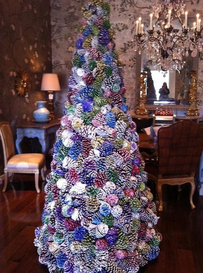 Pinecone Christmas Tree Room