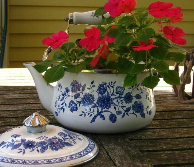 Painted Kettle Flower Planter