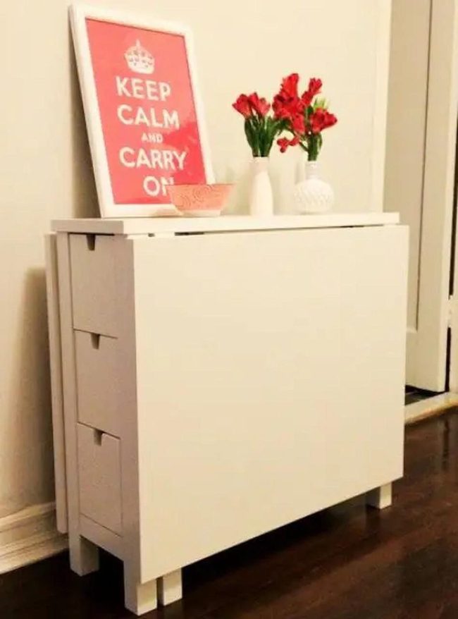Red Flowers, White Vases, Bold Statement